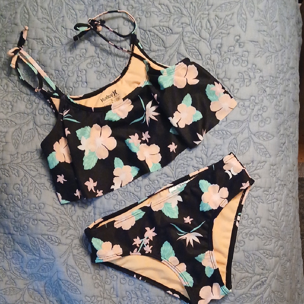 NWOT Hurley Bikini, Black w/floral design. Girls Size 10.
